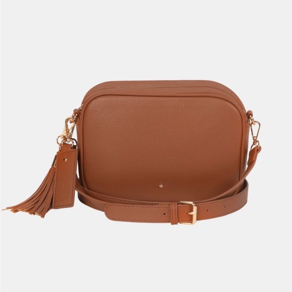 Johnny loves Rosie: Vegan Leather Pebble Logan Bag with abstract print bag strap - Picture 1 of 3